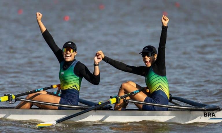 Beatriz Tavares e Jennifer Almeida comemoram ouro no Remo nos Jogos Sul-Americanos de Santa Fé-2026
