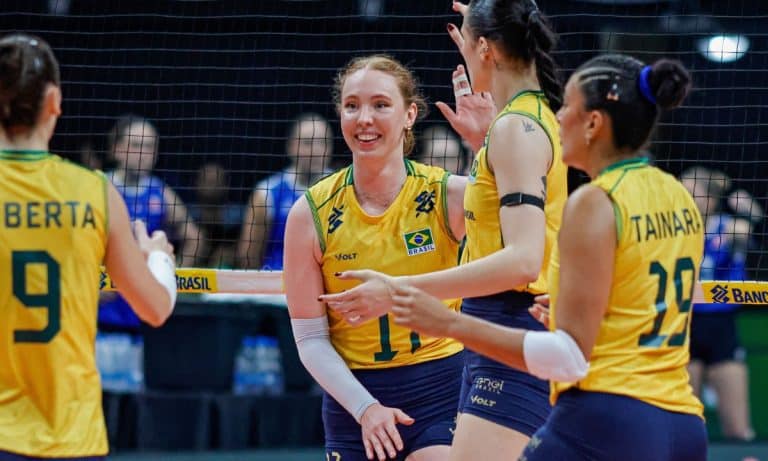 Júlia Bergmann exalta força do Brasil contra o Chile, principalmente no segundo set. Atleta vai enfrentar amiga por vaga olímpica em LA 2028
