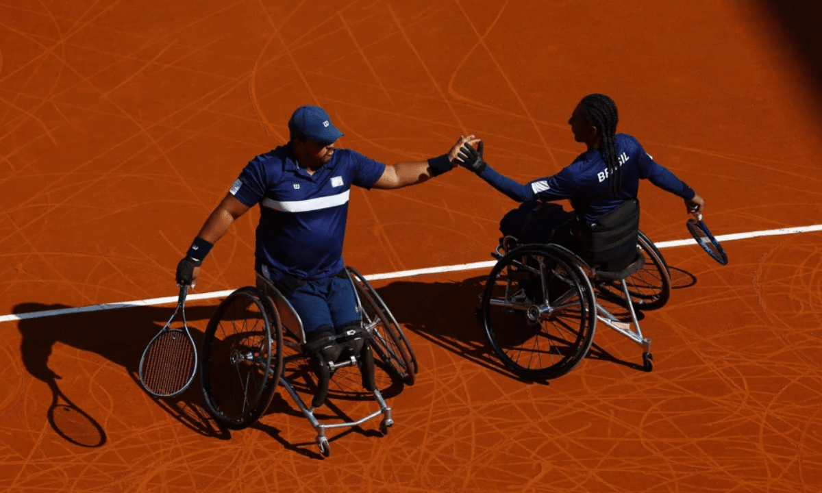 Leandro Pena e Ymanitu Silva em ação pelo Brasil nos Jogos Paralímpicos de Paris, em 2024. (Foto: Silvio Avila/CPB)