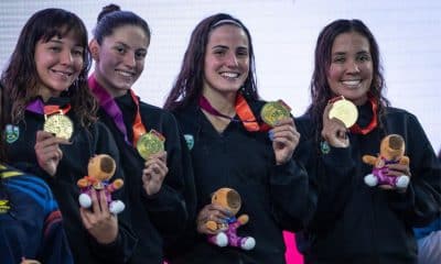 Brasileiras comemoraram a medalha de ouro no revezamento 4x200 m feminino