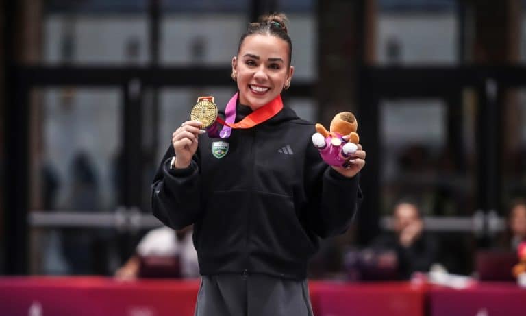 Camilla Lopes conquistou três medalha de ouro na ginástica de trampolim nos Jogos Sul-Americanos de Santa Fé 2016