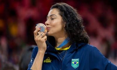 Ana Carolina, Carolana, com medalha de bronze no vôlei feminino dos Jogos Olímpicos de Paris-2024