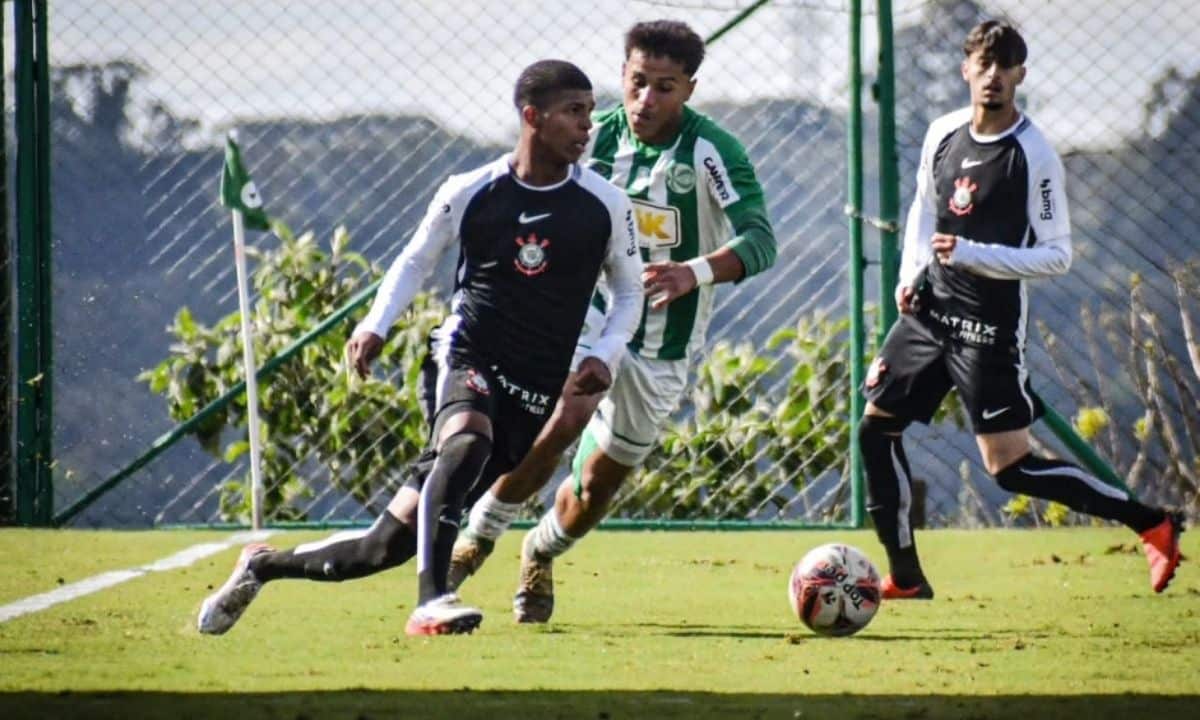 18ª rodada do Brasileirão Sub-17 é marcada por goleadas de Vasco, Corinthians e Botafogo. Líder perde e vice empata na competição