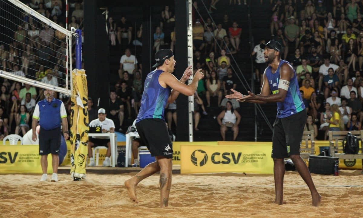 Evandro e Arthur Lanci no Pré-Olímpico Sul-Americano de vôlei de praia