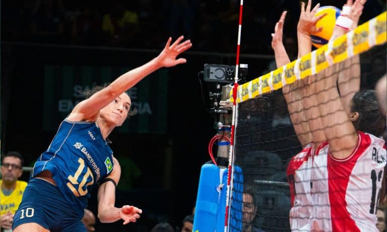 Gabi ataca em vitória do Brasil sobre o Peru pelo Sul-Americano de vôlei feminino (Mauricio Val:FV Imagem:CBV)