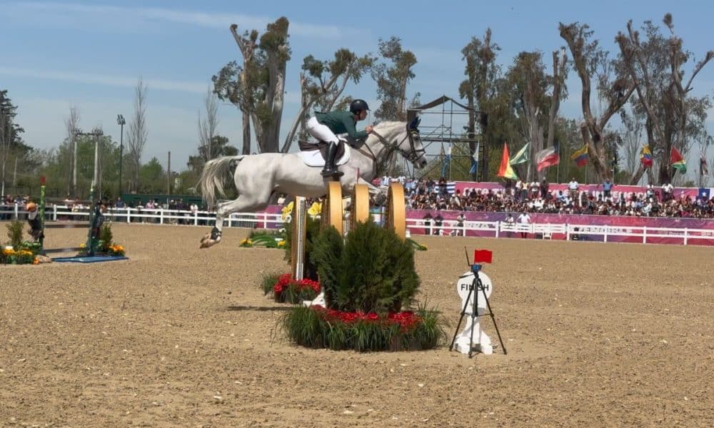 Gabriel Gouveia zera o percurso, assume a liderança individual e deixa o Brasil perto do ouro por equipes no hipismo saltos dos Jogos Sul-Americanos
