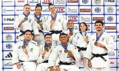 Na imagem, os nove judocas brasileiros que foram ao pódio em San Salvador, com seis ouros e três bronzes.
