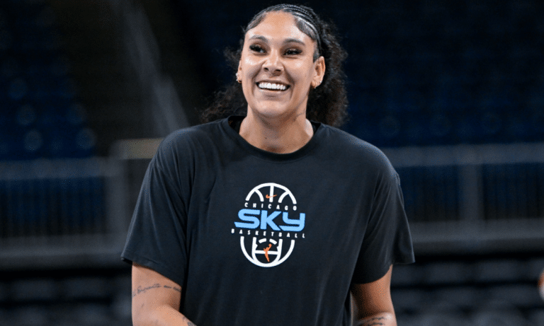 Kamilla Cardoso mostrou evolução na WNBA e fez mais um duplo-duplo (Foto: Instagram @chicagosky)