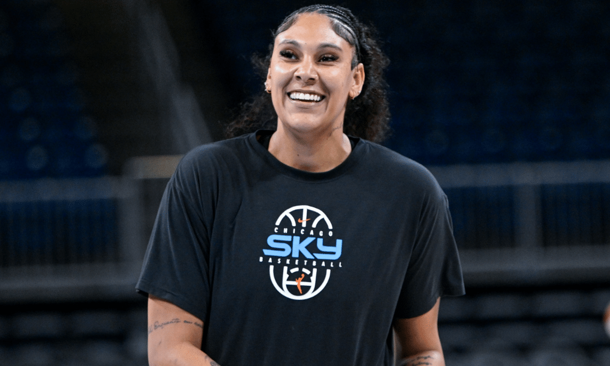 Kamilla Cardoso mostrou evolução na WNBA e fez mais um duplo-duplo (Foto: Instagram @chicagosky)