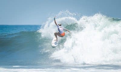 Luara Mandelli no Mundial Júnior de Surfe da ISA, em El Salvador