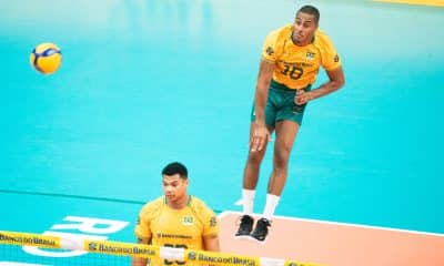Na imagem, o capitão Lucarelli aplicando um de seus potentes saques.