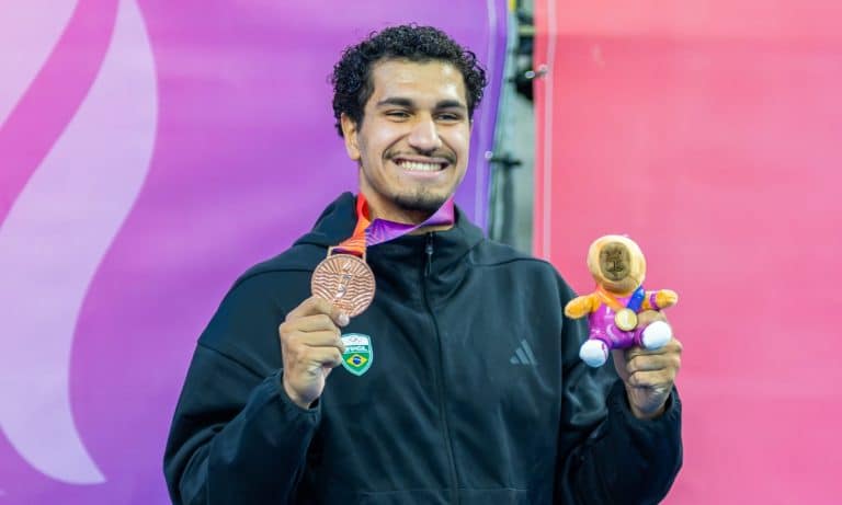 Miguel Cardoso conquistou a medalha de bronze na plataforma nos Jogos Sul-Americanos de Santa Fé 2026