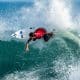 Na imagem, um dos surfistas brasileiros que avançaram de fase no Mundial Júnior.
