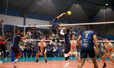 Suzano vence Itaquá, por 3 a 0, e garante vaga para a semifinal do Campeonato Paulista de vôlei masculino, com uma rodada de antecedência.
