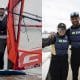 Na imagem, Guilherme Plentz comemorando no iQFoil e Juliana Duque e Rafael Martins comemorando ao lado do barco da Snipe.