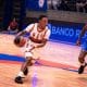 Yago Mateus em partida do Flamengo contra o Biguá em amistosos preparatórios no Uruguai, basquete