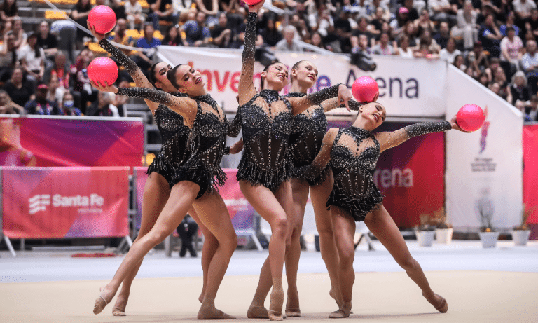 Jogos Sul-Americanos Santa Fé 2026 – Parque Independência- Ginástica Rítmica – Competição de GR - Arco e Bolas Individual e Conjunto - Na foto equipe brasileira Conjunto durante apresentação. Foto: Gaspar Nóbrega/COB