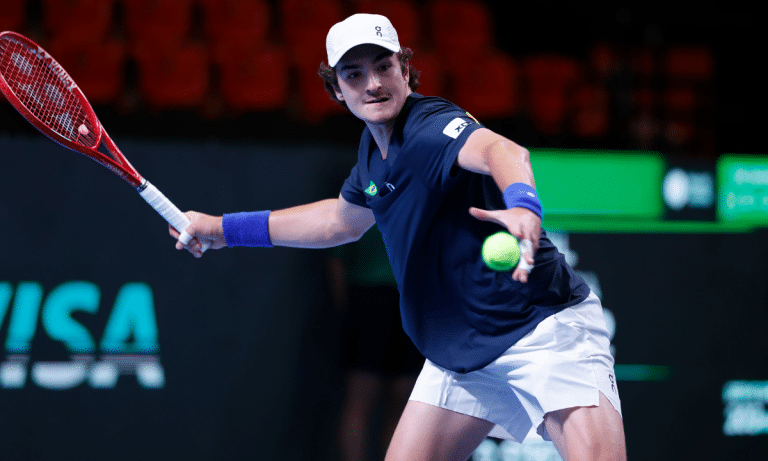 João Fonseca vence de virada e faz primeiro ponto do Brasil contra Suíça pela Copa Davis (Foto: Luiz Candido/CBT)