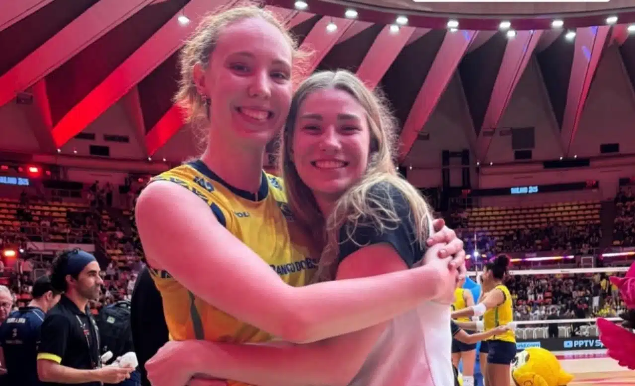 Julia Bergmann (BRA) e Bianca Bertolino (ARG) durante a Liga das Nações de Vôlei (VNL) (Foto: Reprodução/Webvolei)