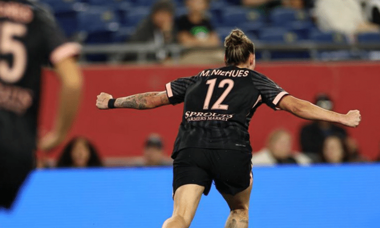 Maiara Niehues marcou quatro minutos após entrar em campo na vitória do Angel City por 5 a 2 e aproximou a equipe do G8 da NWSL.