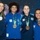 Mariana Pistoia (GNU), Ana Beatriz Bulcão (Pinheiros), Giovana Bonetti (GNU) e Gabriella Vianna (Pinheiros) no pódio do florete feminino do Torneio Nacional Cidade de São Paulo (Foto: CBEsgrima)