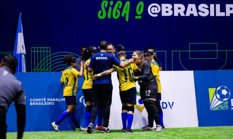 Brasil vence México com 2 gols de Sarinha