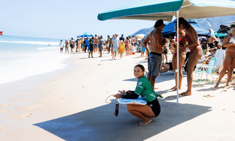 Sophia Gonçalves surfe etapa de maresias do challenger series de surfe