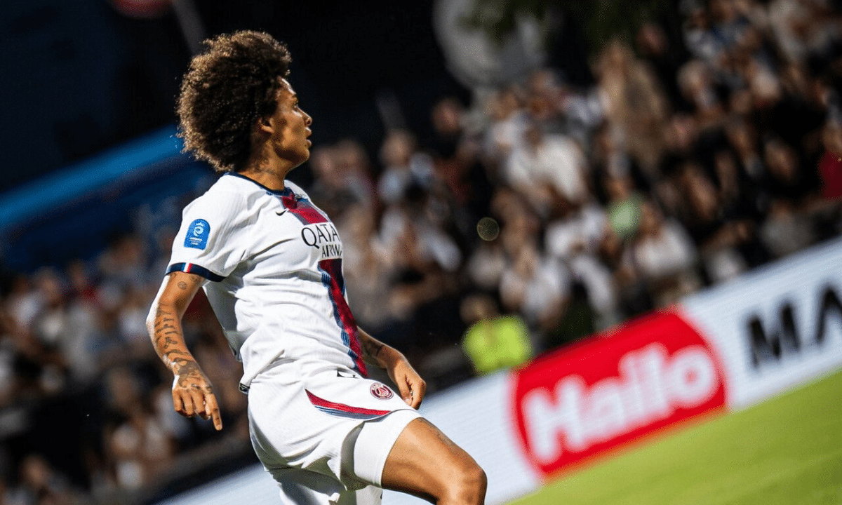 Yaya em partida pelo PSG